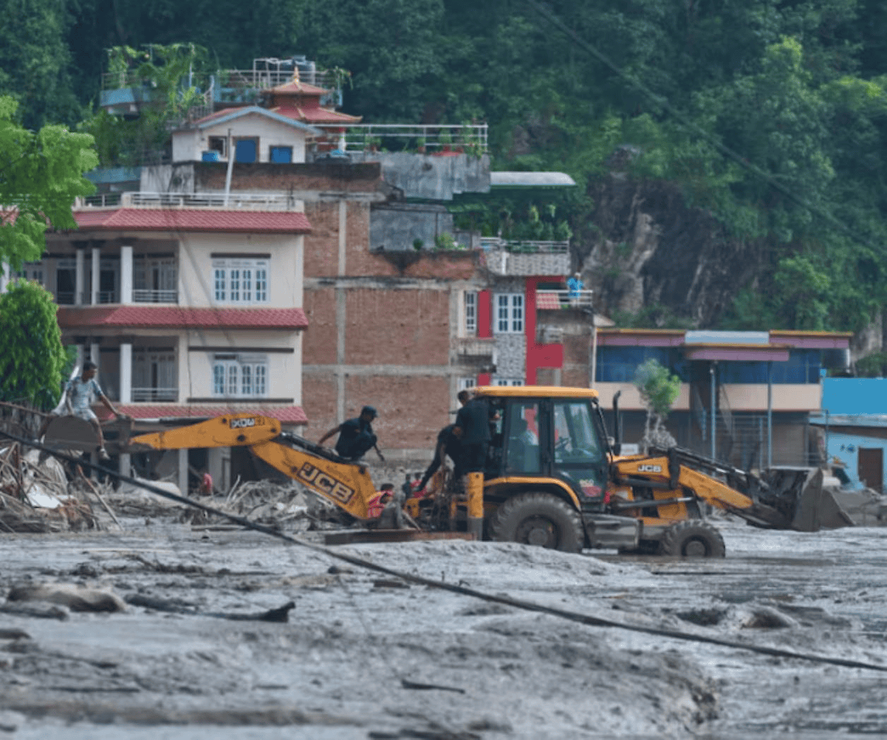 SRE no reporta mexicanos afectados por inundaciones en Nepal