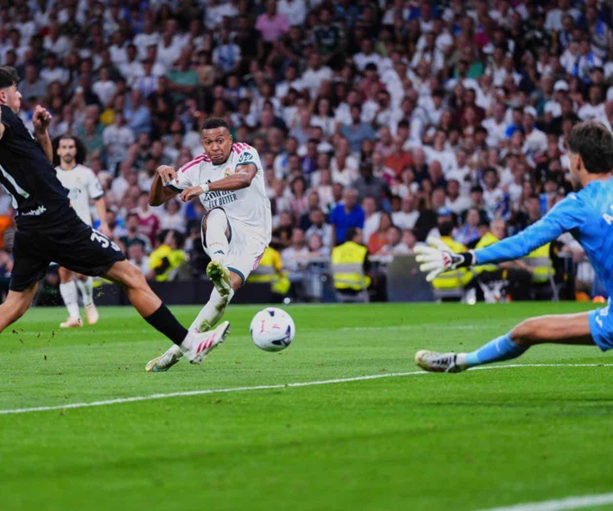 Con hat-trick de Mbappé, Real Madrid aplasta 4-1 a Real Sociedad en regreso de Mourinho al Bernabéu