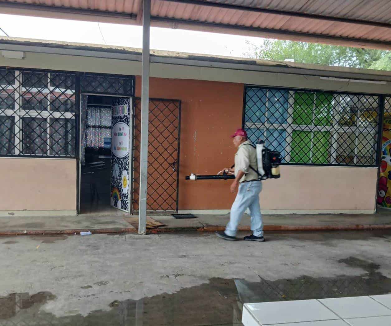 Piden familias fumigar escuelas cercanas al agua