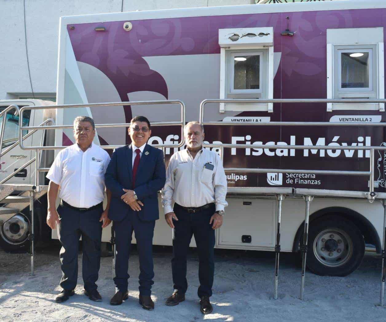 Llevan a la gente oficina Fiscal Móvil
