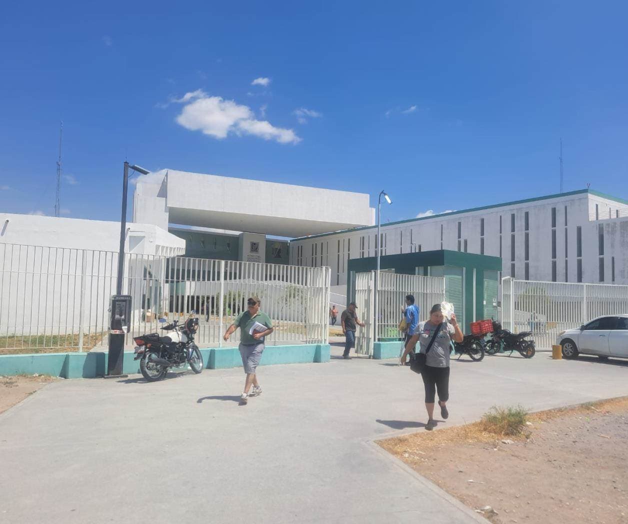 Sin clima, el IMSS 270 es un ‘horno’