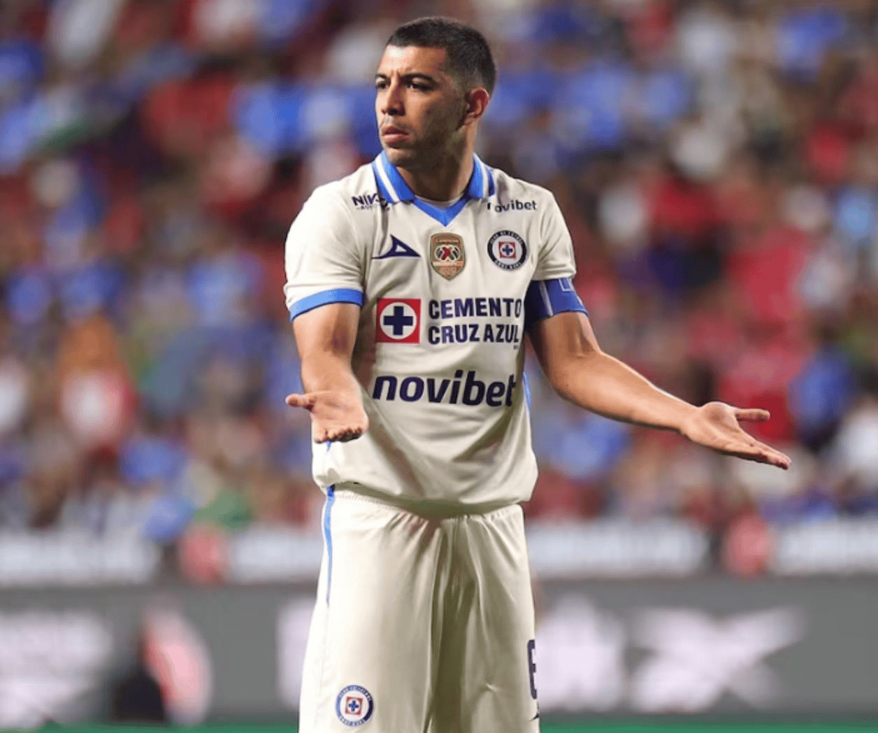 Erik Lira deja a Cruz Azul tras convertirse en campeón y referente