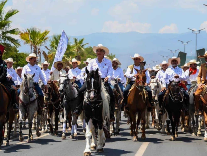  Reúne Cabalgata de la Unidad a 2 mil jinetes en Victoria