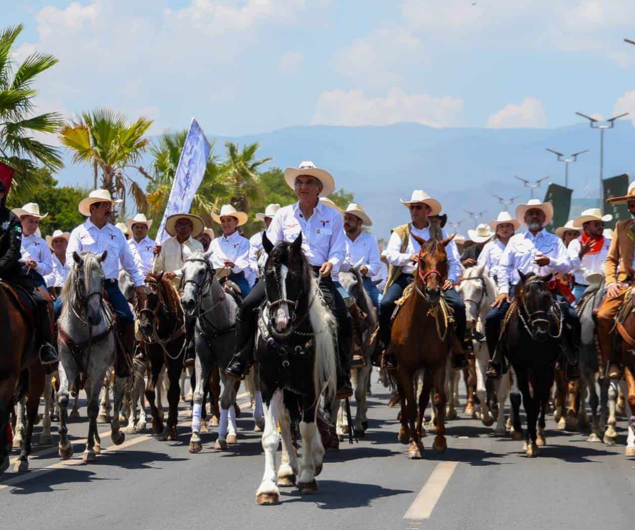  Reúne Cabalgata de la Unidad a 2 mil jinetes en Victoria