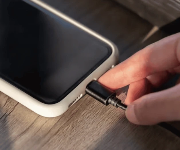 Métodos para cargar celular sin luz en emergencias