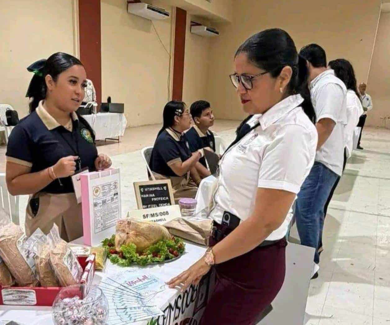 Hacen comida avícola con cáscara de camarón