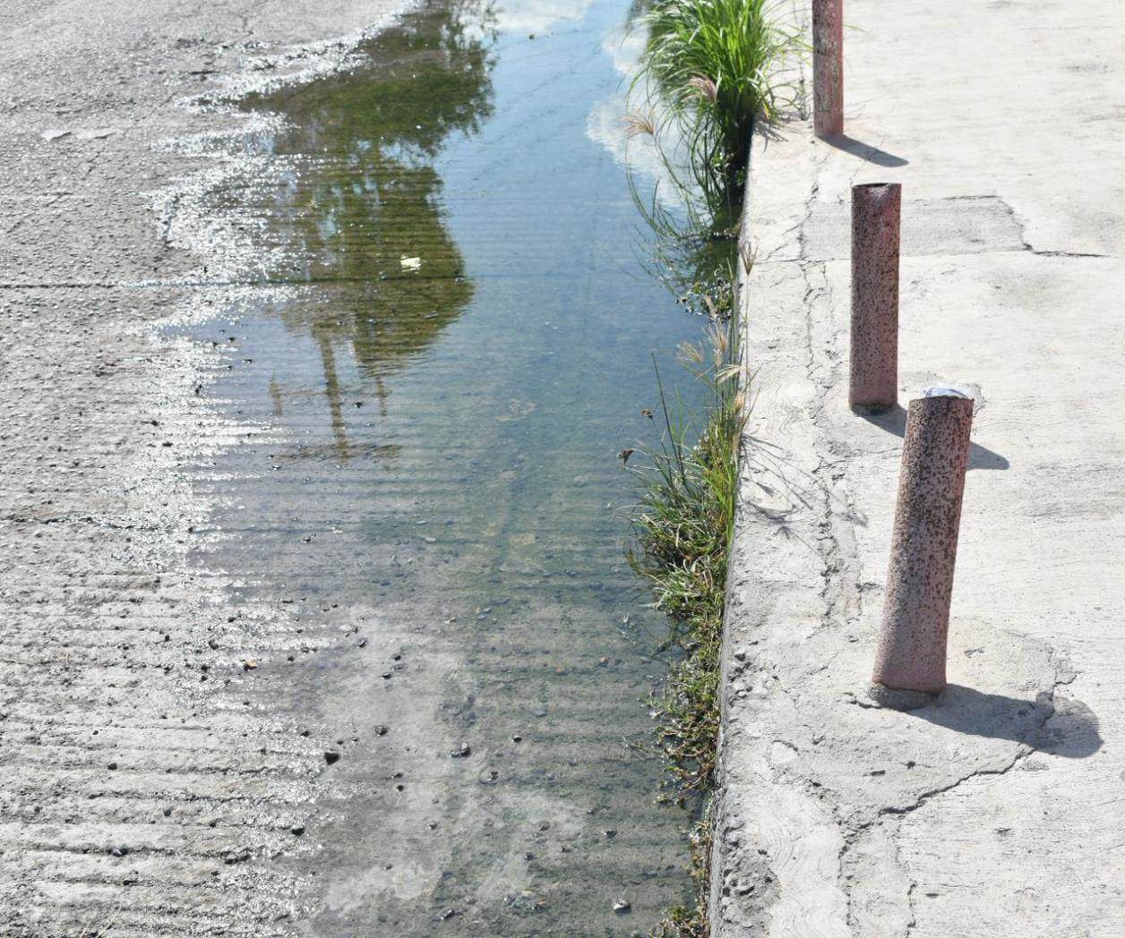 Aguas negras vuelven a brotar en el Centro de Reynosa