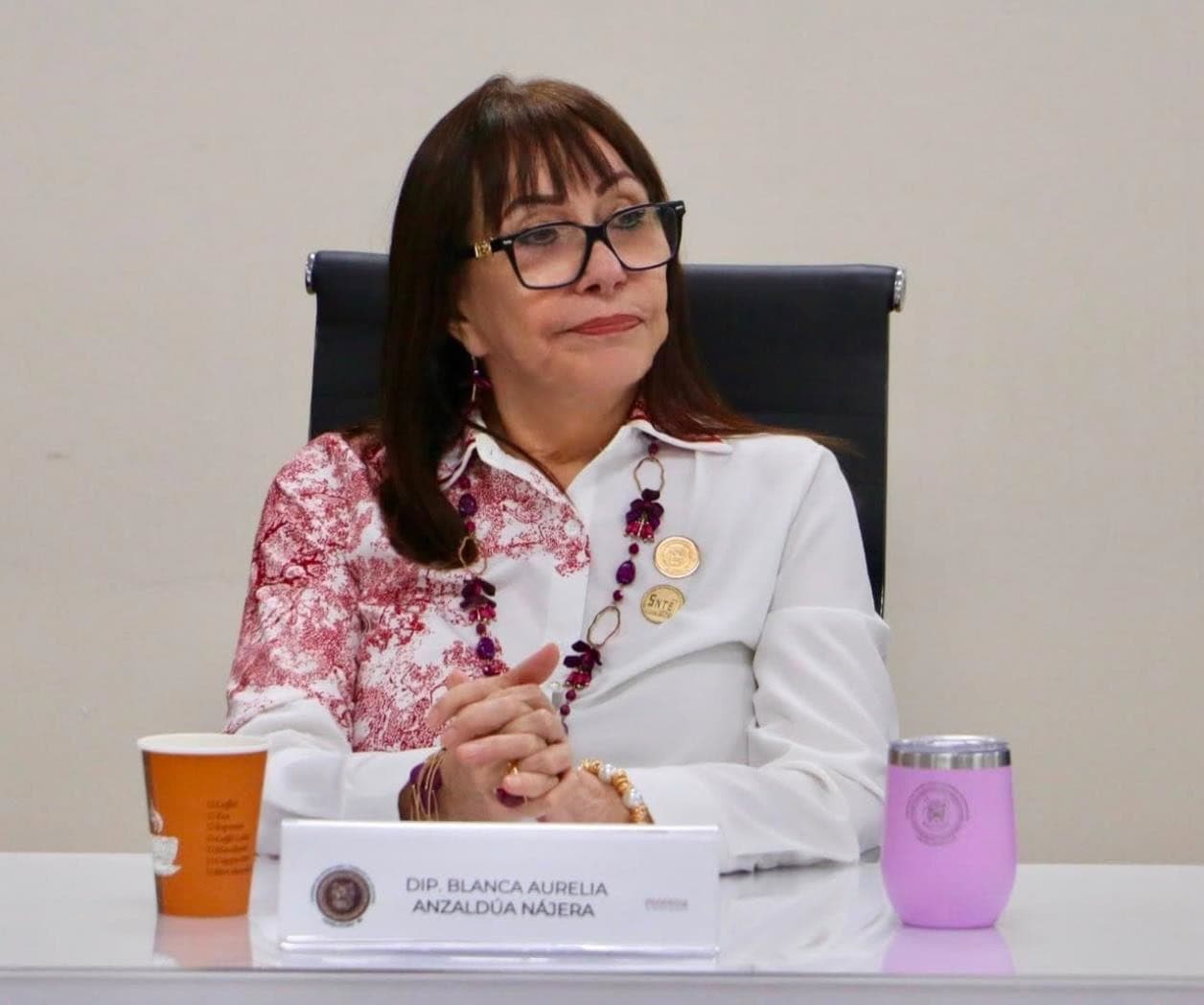 Quieren celulares fuera de las aulas