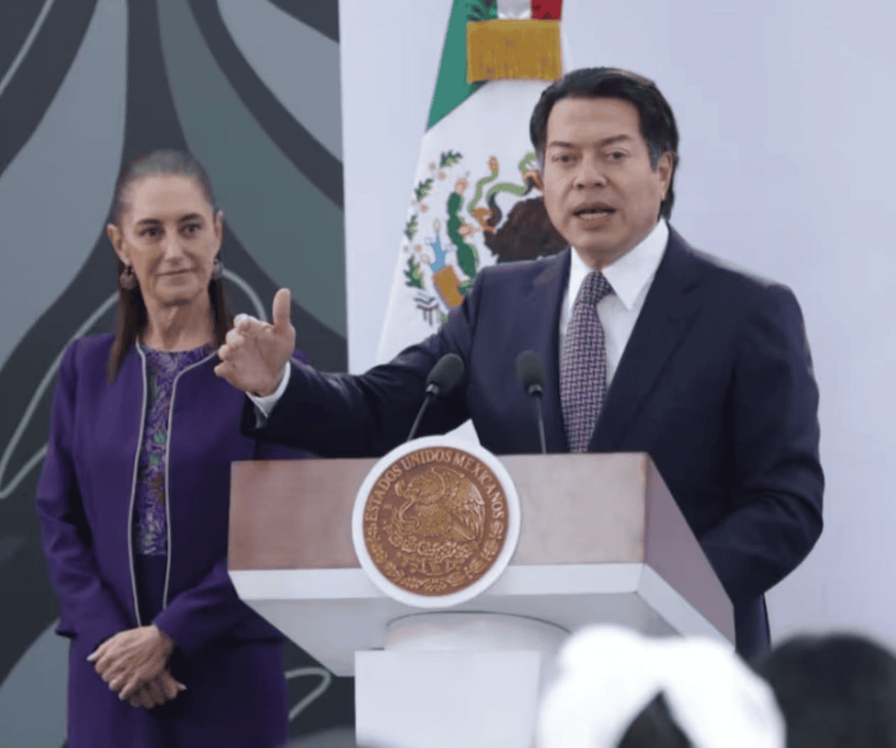 81% de maestros, a favor de regular uso de celulares en escuelas: SEP