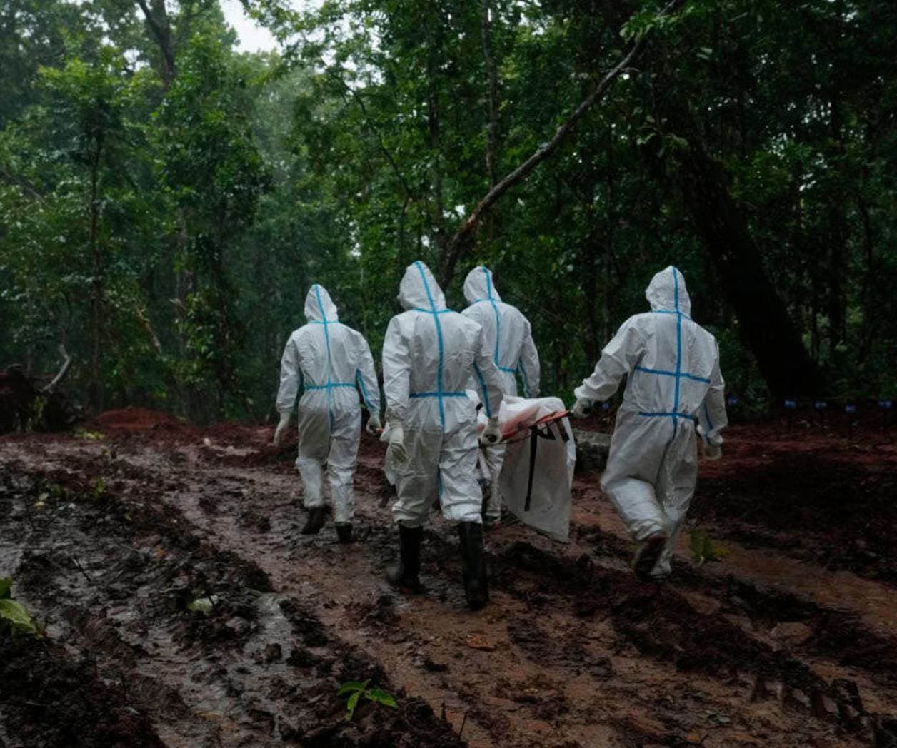 Bajas probabilidades de sobrevivir para atrapados tras inundación en Nepal