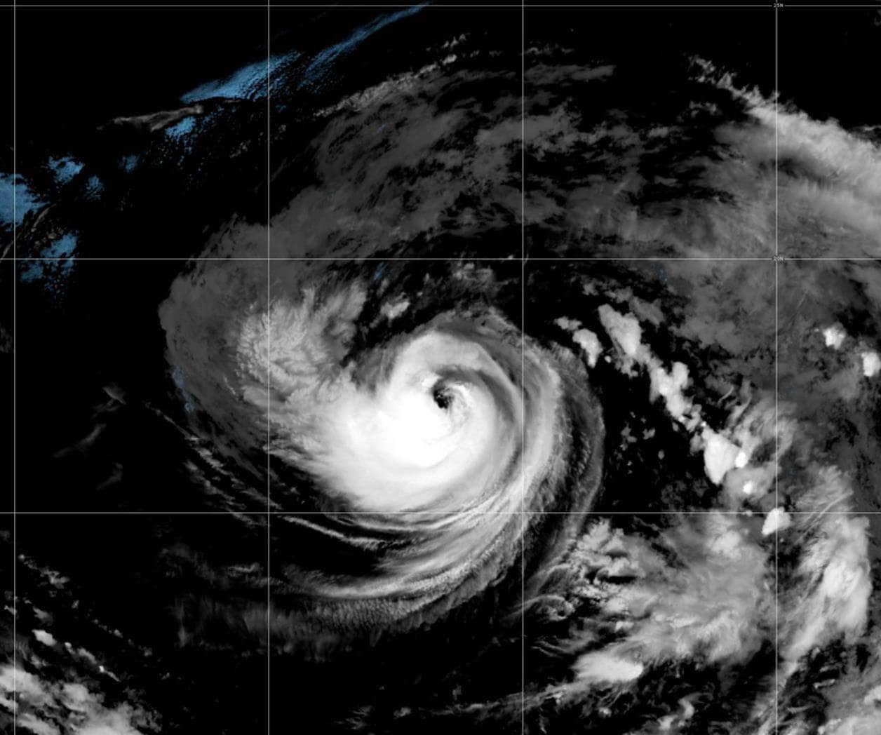 Texas y Luisiana en alerta por tormenta tropical mientras un posible huracán se dirige hacia Hawai
