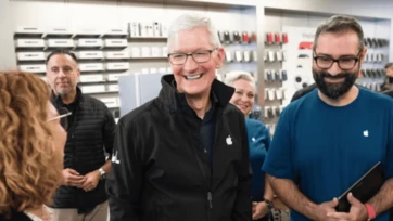 Tim Cook deja Apple tras 15 años y cede el mando a John Ternus