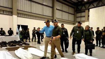De la Espriella desata polémica al exhibir cadáveres de FARC