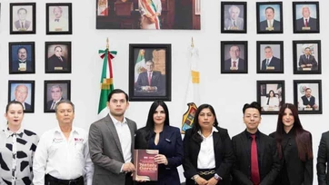 Rinde cuentas con entrega de Informe