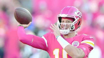 Mahomes podría ser titular contra Denver