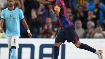 Aspirantes a la Champions PSG, Barcelona, Arsenal y Liverpool comienzan con victorias
