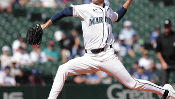 El novato Kade Anderson logra su primera victoria y Seattle vence 3-2 a Texas