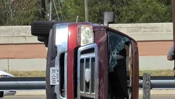 Vuelca unidad en salida de la I-69C en Edinburg
