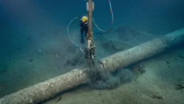 Pemex contiene fuga de crudo tras falla en ducto marino
