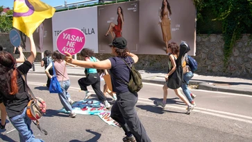 La autoridades turcas lanzan una campaña de represión contra grupos de apoyo LGBTQ+ y VIH