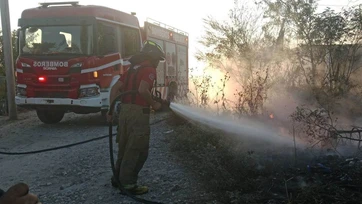 Incendio amenaza viviendas en Bella Vista Norte