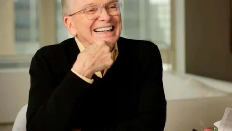 Muere el diseñador Bob Mackie a los 87 años de edad