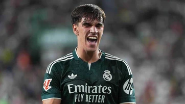 Gol agónico de Espí rescata al Real Madrid en victoria 3-2 contra Elche