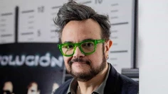 Aleks Syntek se despide de México tras la polémica