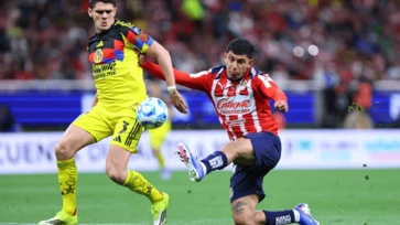América y Chivas disputan el Clásico Nacional