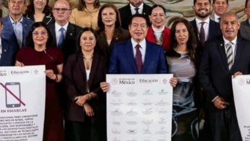 SEP logra acuerdo nacional para regular celulares en aulas