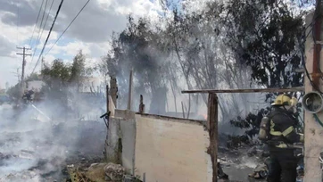 Abuelito sale ileso tras incendio en vivienda