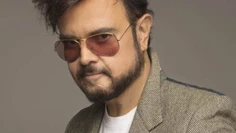 Aleks Syntek recibe peculiar invitación de la Universidad del Perreo