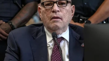 Condenan a Harvey Weinstein a 15 años de prisión en NY