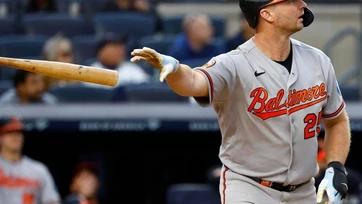 Alonso pega 2 jonrones y toma el liderato de la AL con Orioles que aplastan 10-2 a Yankees