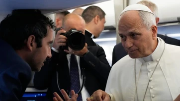 El papa León XIV defiende la prensa libre en su viaje a Francia
