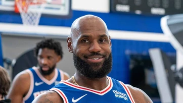 James debuta con los 76ers