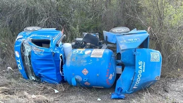 Vuelca pipa de gas en carretera Victoria-Matamoros