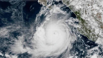 Huracán Rachel se fortalece a categoría 3 frente a la costa de México en el Pacífico