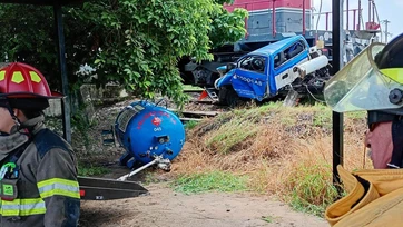 Tren embiste pipa de gas; evacúan familias