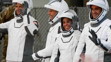 Astronautas llegan a la Estación Espacial Internacional en vuelo récord de 8 horas