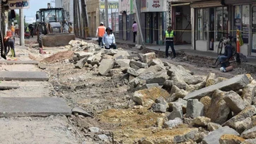 Obra lenta golpea a comercios del centro