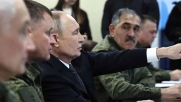 Putin observa ejercicios militares en los Urales con tropas de China y otros países