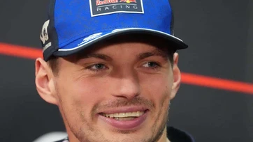 Verstappen baja la meta y va por el triunfo en 2026