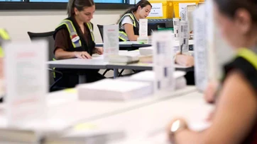Demanda: Medida del gobierno de Trump dificulta a algunos estadounidenses votar desde el extranjero