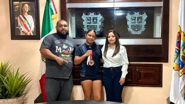Reconoce alcaldesa a joven boxeadora
