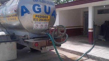 Llevan agua a escuelas