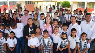 Entrega obras en dos planteles educativos