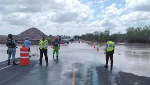 Cierran tramo de la Reynosa-San Fernando por corriente de agua