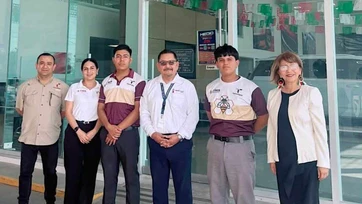 Integran a estudiantes a su entorno laboral