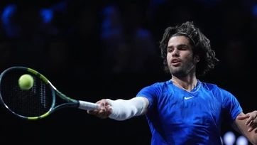 Alcaraz remonta y va por otro título en el Abierto de Japón